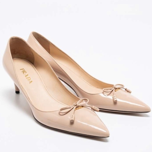 Prada Beige Patent Leather Pointed Toe Bow Pump Heels EU38.5 US8.5 UK5.5 $950 - Picture 1 of 17